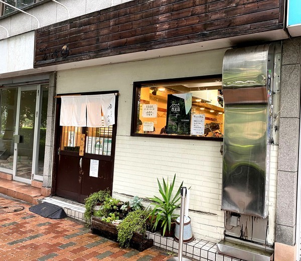 らぁめん 山と樹_外観.jpg